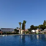 شقة Europa Beachfront By Interhome